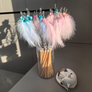 Baguette à chat plumes et paillettes avec clochette – esprit frais et lumineux – Réf. XN-02
